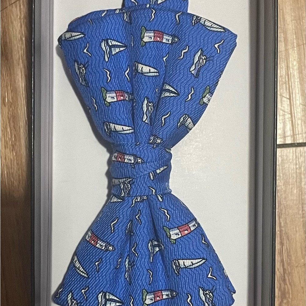 New Vineyard Vines bow tie